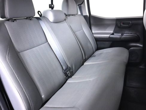 Used 2017 Toyota Tacoma SR image 31