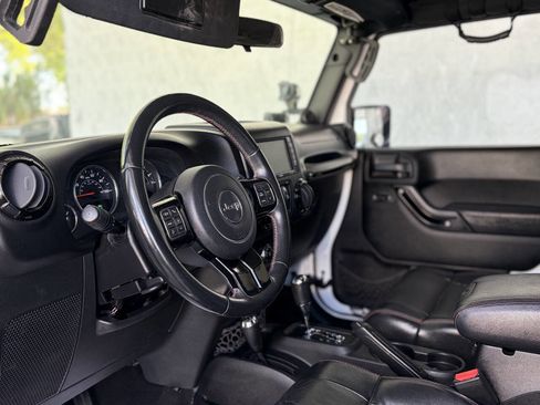 Used 2012 Jeep Wrangler Unlimited Sahara image 7