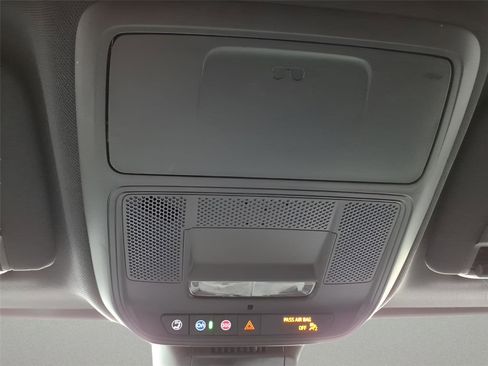 New 2026 Chevrolet Equinox LT w/ Convenience Package II image 24