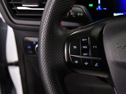 Used 2023 Ford Escape ST-Line image 18