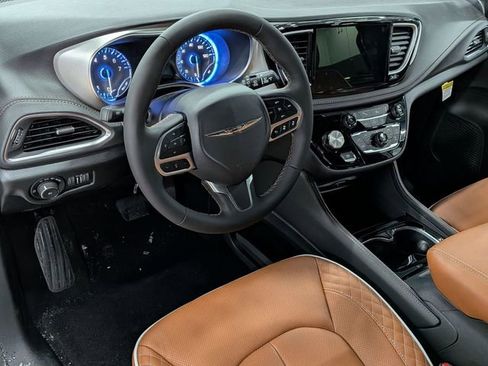 New 2026 Chrysler Pacifica Pinnacle image 11