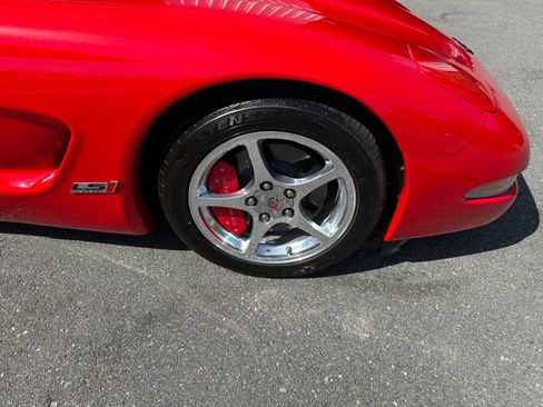 Used 2004 Chevrolet Corvette Coupe RWD image 25