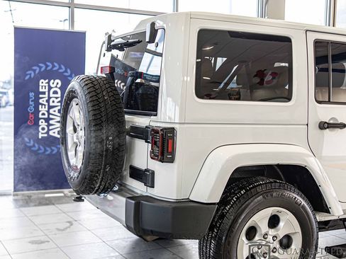 Used 2015 Jeep Wrangler Unlimited Sahara image 12