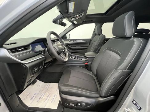 New 2025 Jeep Grand Cherokee Laredo X AWD/4WD image 4