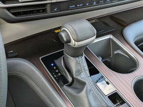 Used 2022 Toyota Sienna XLE image 13