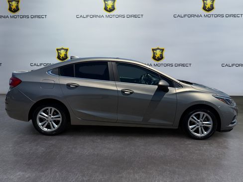Used 2017 Chevrolet Cruze LT w/ Sun And Sound Package FWD image 4