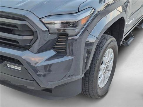 Used 2025 Toyota Tacoma TRD Sport AWD/4WD image 10