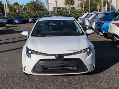 Used 2023 Toyota Corolla LE image 3