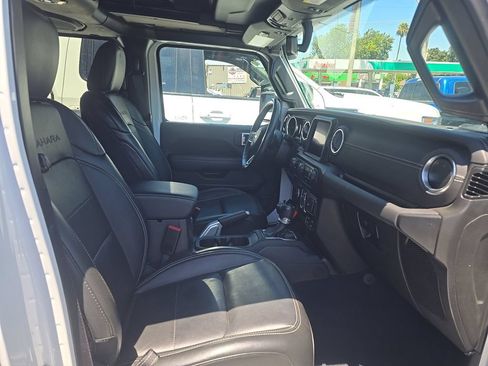 Used 2022 Jeep Wrangler Unlimited Sahara w/ Cold Weather Group AWD/4WD image 5