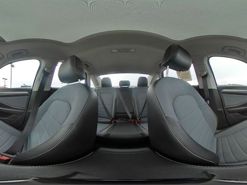 Used 2025 Volkswagen Jetta SE image 44