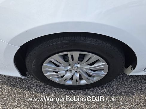 Used 2014 Toyota Camry LE FWD image 18