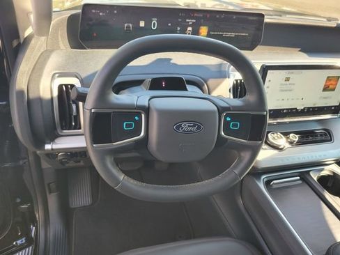 Certified 2025 Ford Expedition Active image 30