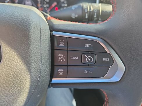 Used 2025 Jeep Compass Trailhawk AWD/4WD image 32