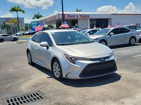 Used 2020 Toyota Corolla LE FWD image 2