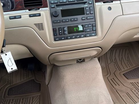 Used 2008 Lincoln Town Car Signature Limited RWD image 16