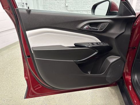 Used 2025 Chevrolet Trax LT w/ Driver Confidence Package image 13