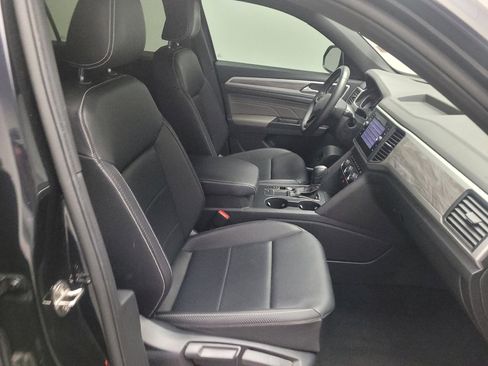 Used 2021 Volkswagen Atlas Cross Sport SE w/ Panoramic Sunroof Package FWD image 21
