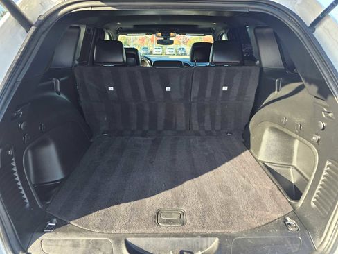 Used 2022 Jeep Grand Cherokee Limited image 16