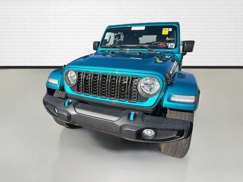 Used 2024 Jeep Wrangler Unlimited w/ Convenience Group AWD/4WD image 2