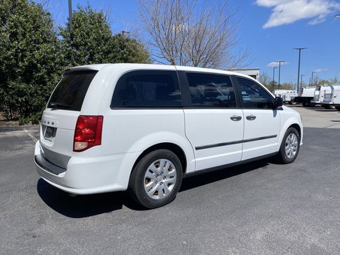 Used 2016 Dodge Grand Caravan American Value Package w/ UConnect Hands-Free Group image 9
