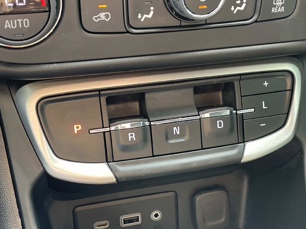 Used 2024 GMC Terrain SLE w/ Driver Convenience Package FWD image 31
