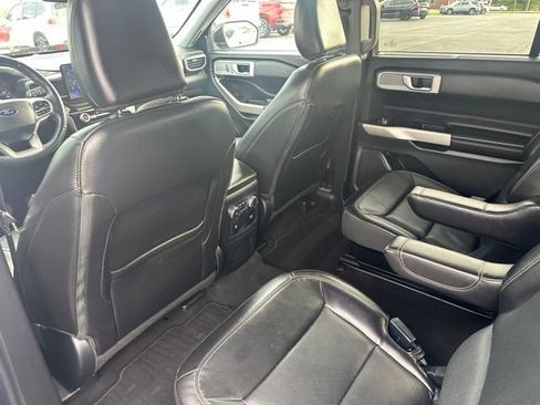 Used 2022 Ford Explorer Limited w/ Equipment Group 301A AWD/4WD image 13