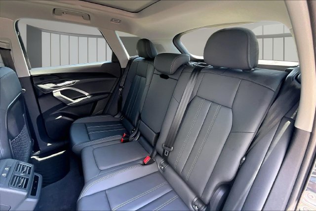 Used 2025 Audi Q5 Premium w/ Convenience Package AWD/4WD image 22