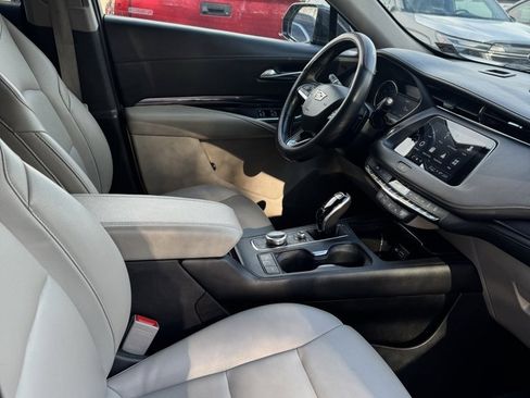 Certified 2023 Cadillac XT4 Luxury w/ Cold Weather Package image 6