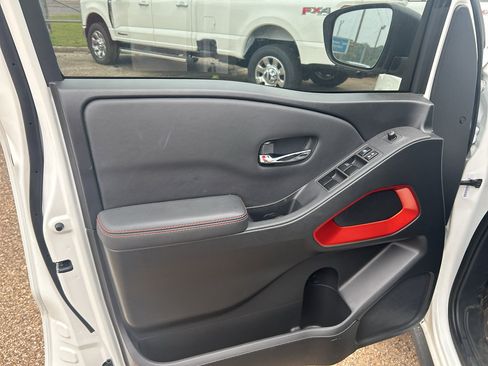 Used 2022 Nissan Frontier PRO-4X AWD/4WD image 16