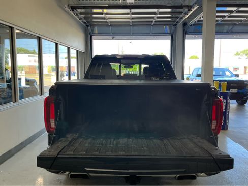 Used 2022 GMC Sierra 1500 SLT w/ SLT Premium Package AWD/4WD image 11