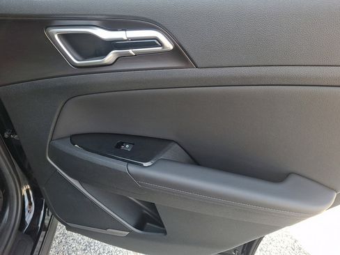 Used 2023 Kia Sportage EX image 16
