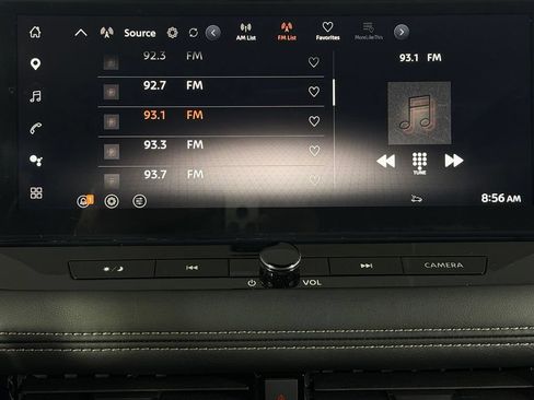 Used 2025 Nissan Rogue SL AWD/4WD image 18