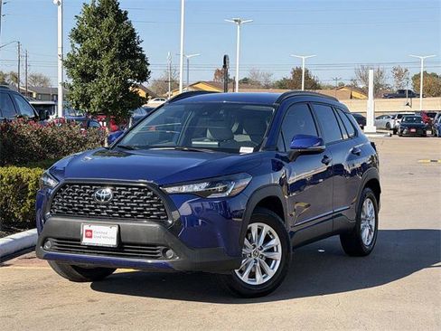 Certified 2022 Toyota Corolla Cross LE image 2