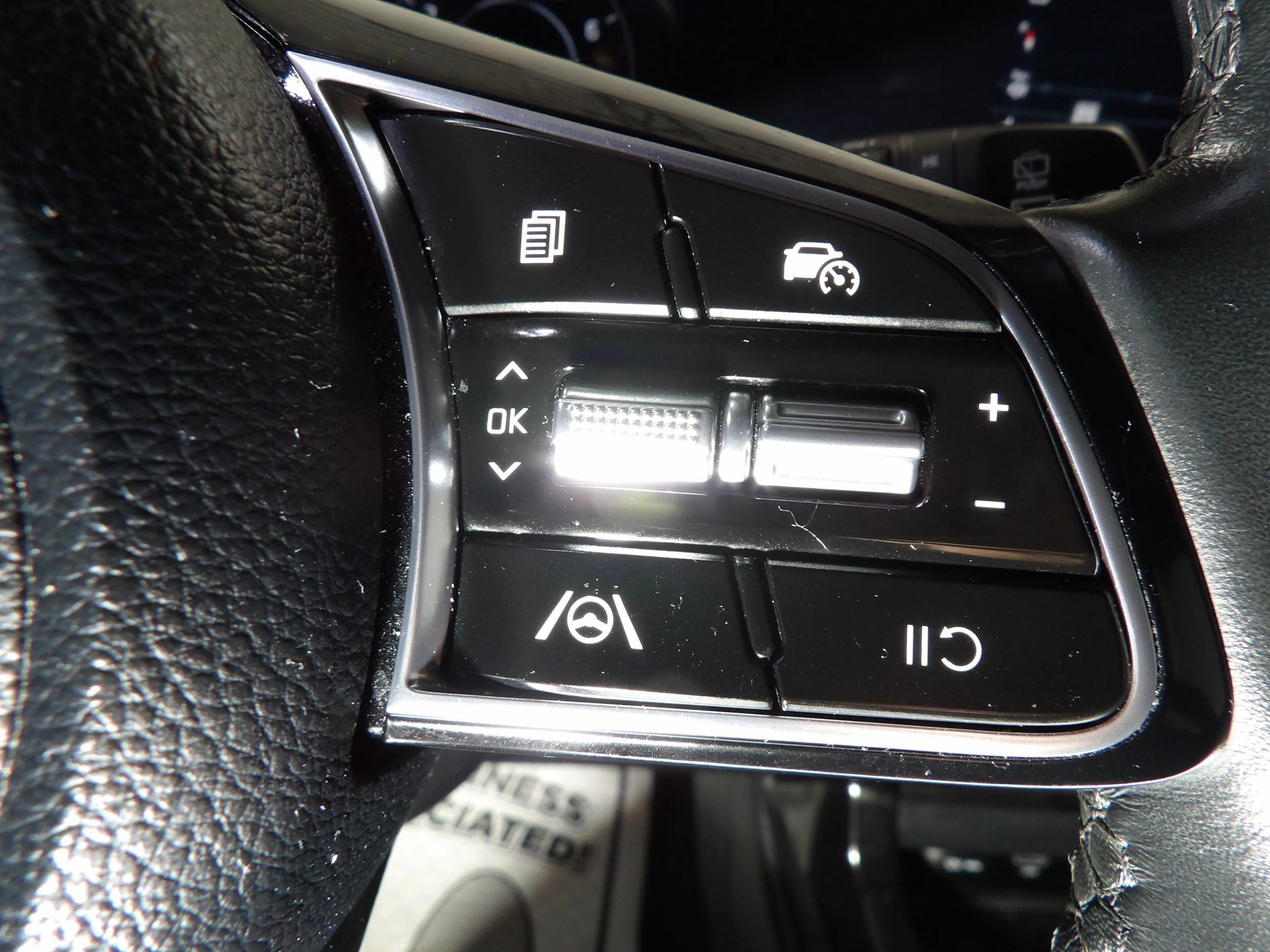 Used 2025 Kia Seltos EX w/ EX Sunroof Package FWD image 17