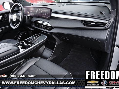 Used 2025 Buick Enclave Preferred image 8