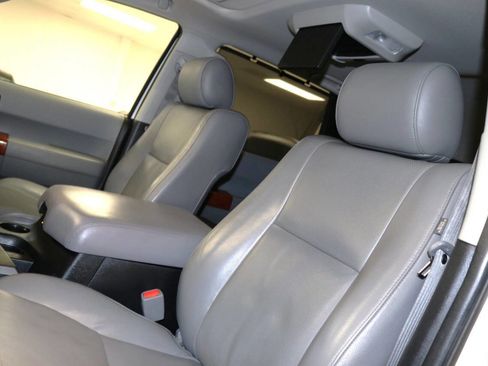 Used 2020 Toyota Sequoia Platinum image 90