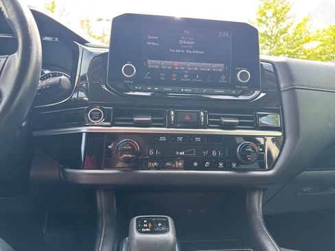 Used 2023 Nissan Pathfinder SV AWD/4WD image 19