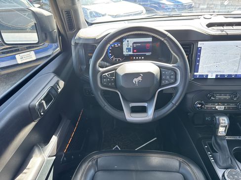 Used 2024 Ford Bronco Badlands image 11
