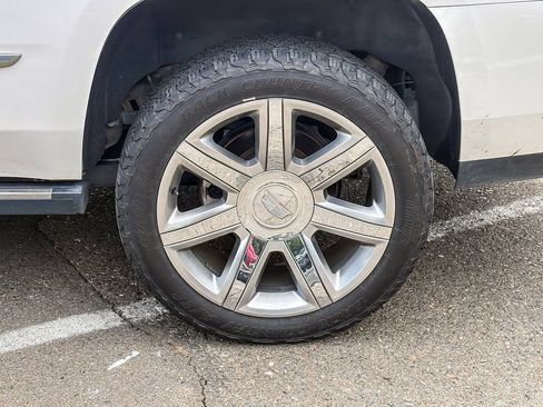 Used 2019 Cadillac Escalade Premium Luxury AWD/4WD image 5