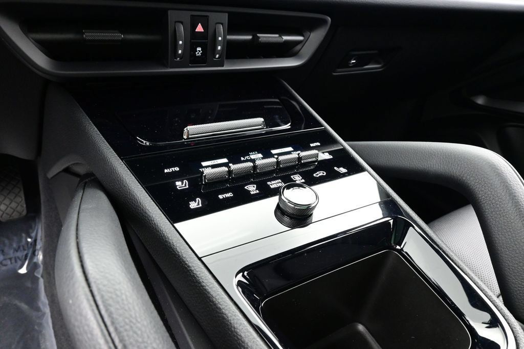Certified 2024 Porsche Cayenne AWD/4WD image 12