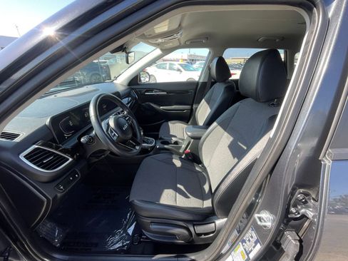Used 2025 Kia Seltos S image 29