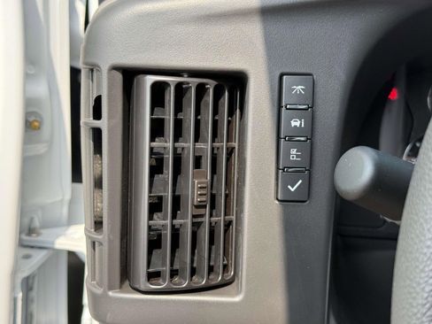 New 2025 Chevrolet Express 3500 Extended image 17