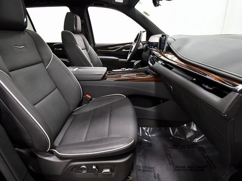 Used 2024 Cadillac Escalade Premium Luxury w/ Performance Package image 20