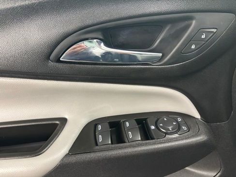 Used 2021 Chevrolet Equinox LT image 21