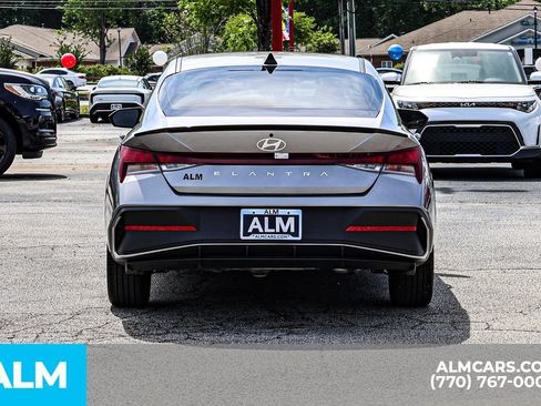 Used 2025 Hyundai Elantra Sport FWD image 12