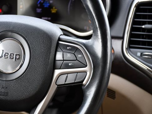 Used 2018 Jeep Grand Cherokee Laredo image 25