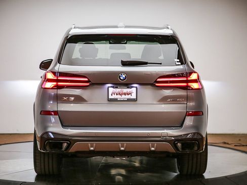 Used 2026 BMW X5 xDrive40i w/ M Sport Package AWD/4WD image 3