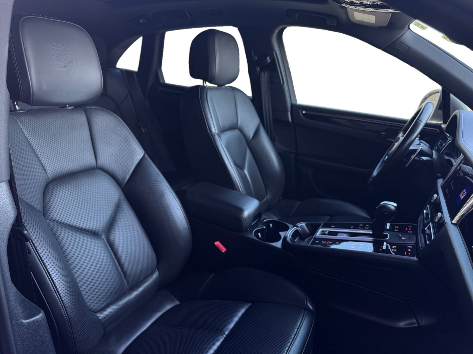 Used 2023 Porsche Macan w/ Premium Package Plus AWD/4WD image 15