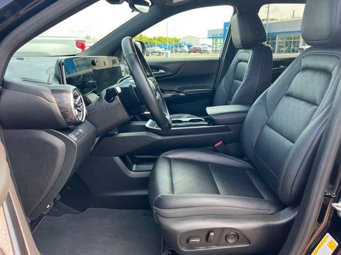 Used 2025 Chevrolet Equinox LT w/ Convenience Package II AWD/4WD image 3