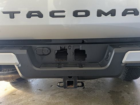 Used 2024 Toyota Tacoma TRD Off-Road image 5